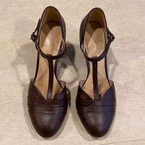 Women’s brown Naturalizer pumps